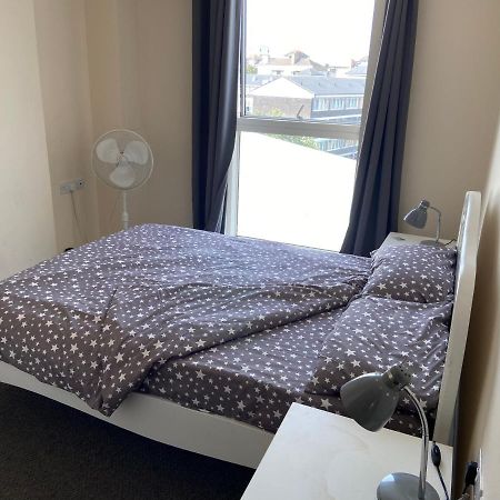 Lovely 2Br Apartment W/ City View Лондон Екстер'єр фото