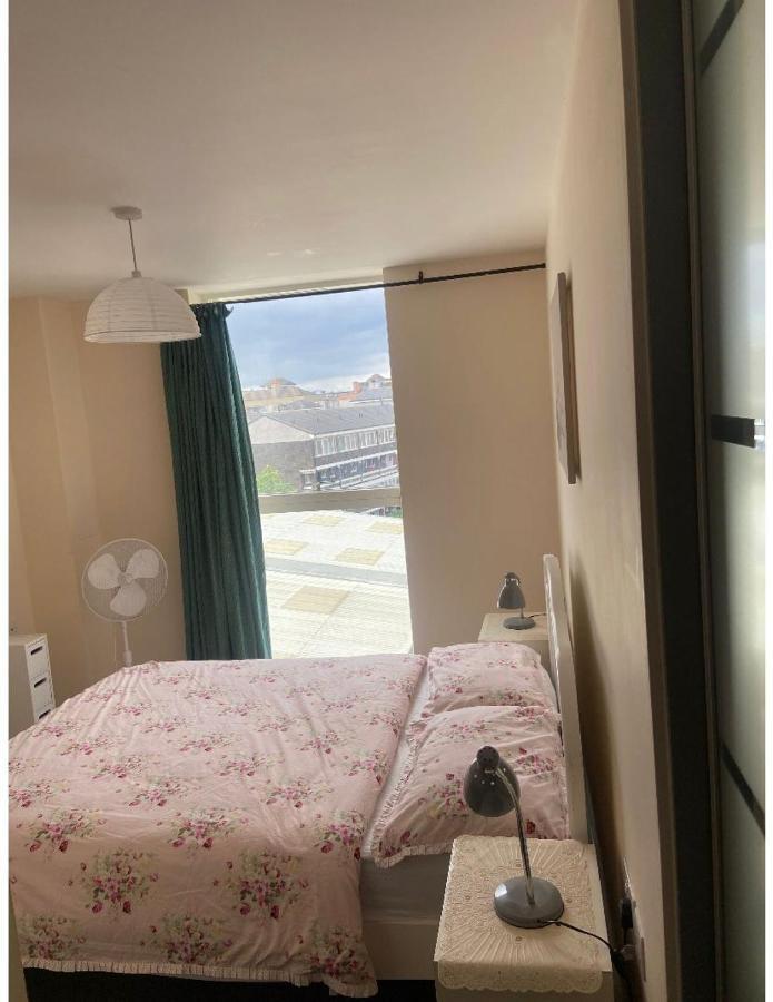 Lovely 2Br Apartment W/ City View Лондон Екстер'єр фото