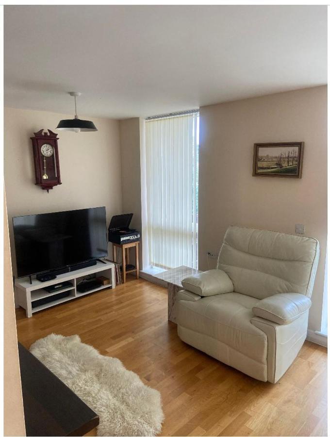 Lovely 2Br Apartment W/ City View Лондон Екстер'єр фото