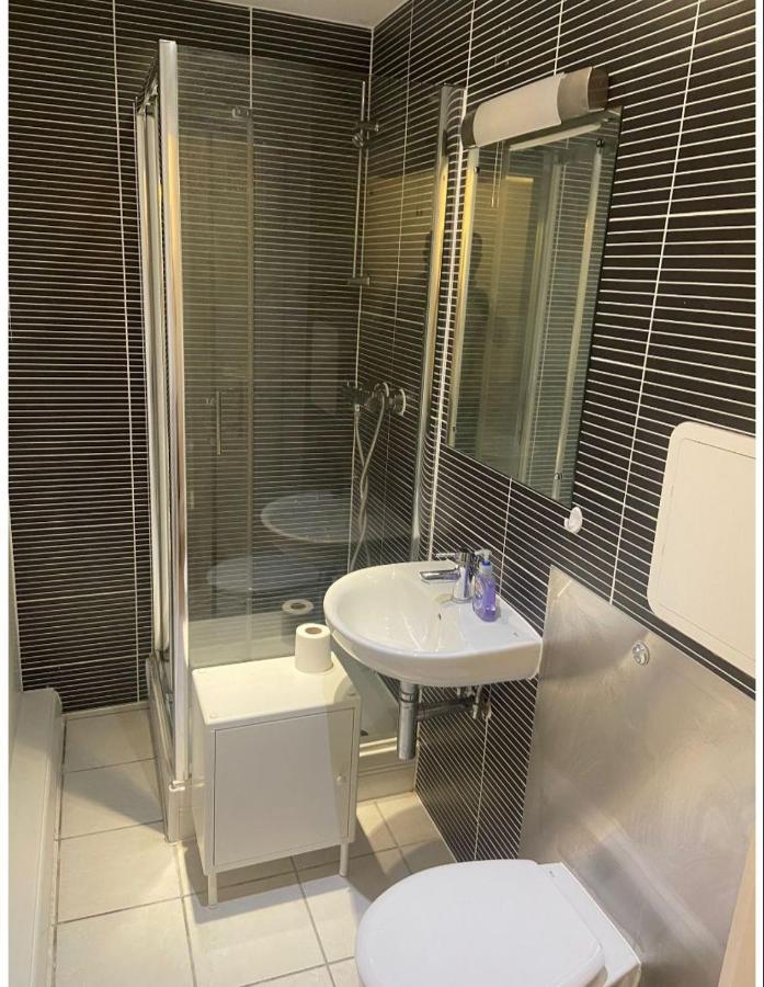 Lovely 2Br Apartment W/ City View Лондон Екстер'єр фото